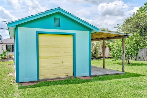 Detached Garage, Exterior