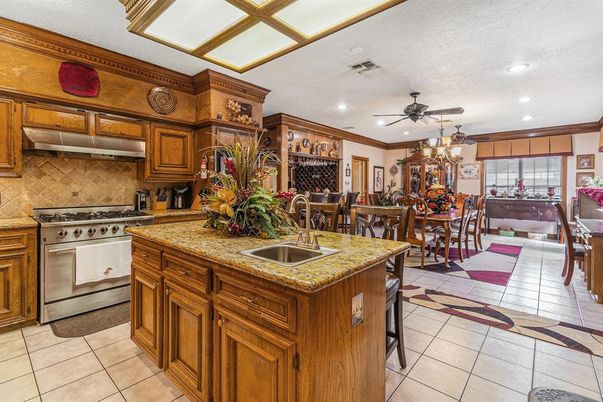 Chandelier, Dining room, Interior, Kitchen, Recessed Lighting, Stainless Steel Appliances