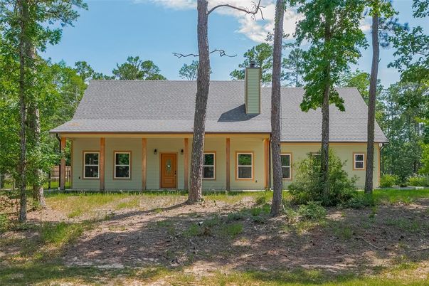Exterior, Facade, Cape Cod