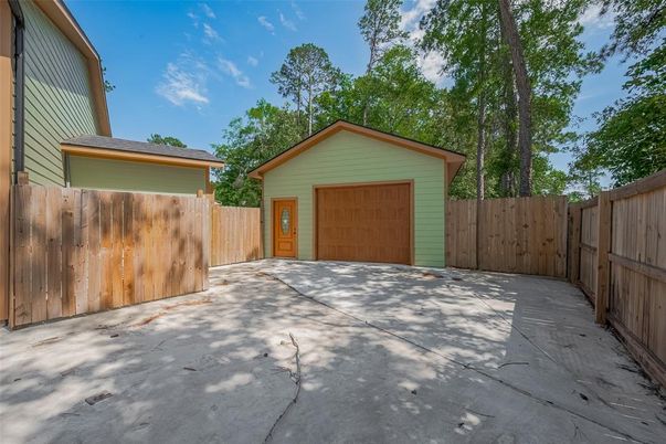 Detached Garage, Exterior