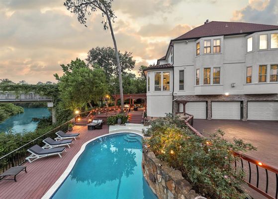 Exterior, Pool, Water