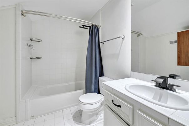 Bathroom, Interior, Tile Countertops