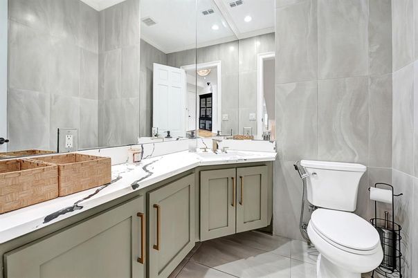 Bathroom, Interior, Recessed Lighting