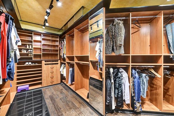 Interior, Walk-in Closets, Wood Texture Flooring