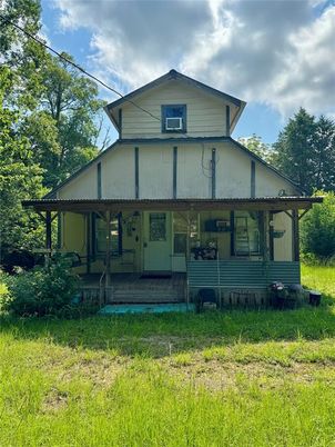 Backyard, Exterior, Facade, Queen Anne Victorian