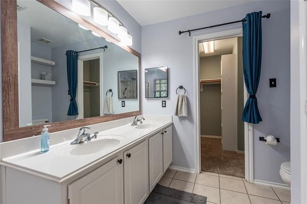 Bathroom, Dual Sink Vanities, Interior