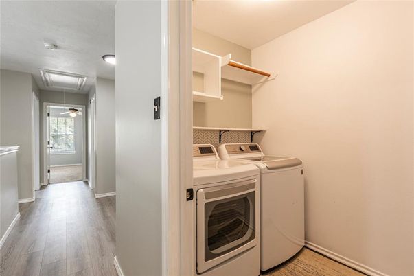 Interior, Washer, Wood Texture Flooring