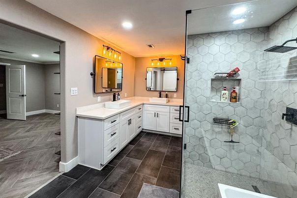 Bathroom, Dual Sink Vanities, Interior, Recessed Lighting
