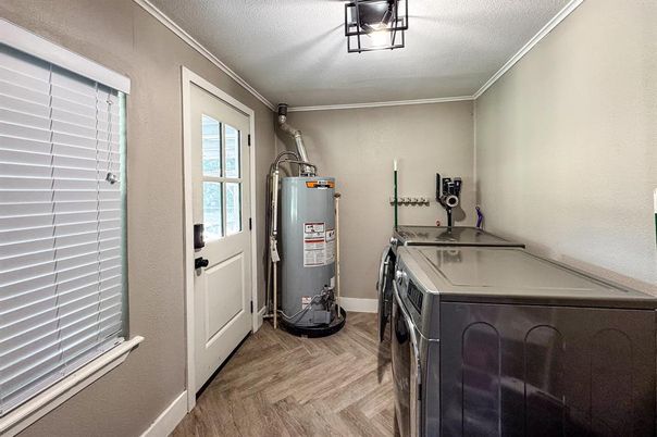 Interior, Washer, Wood Texture Flooring