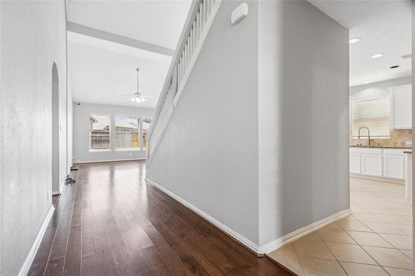 Interior, Recessed Lighting, Wood Texture Flooring