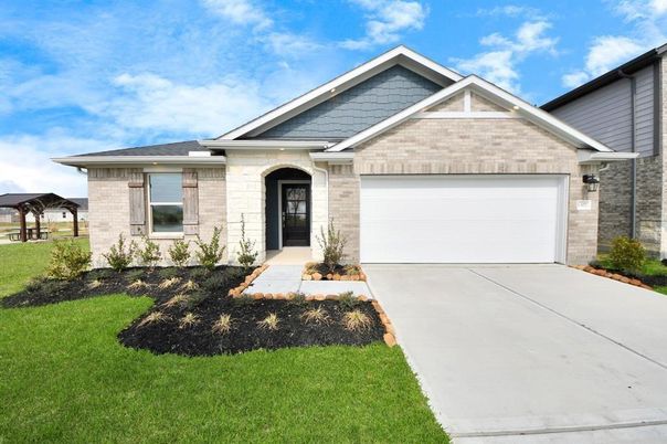 Attached, Exterior, Facade, American Craftsman
