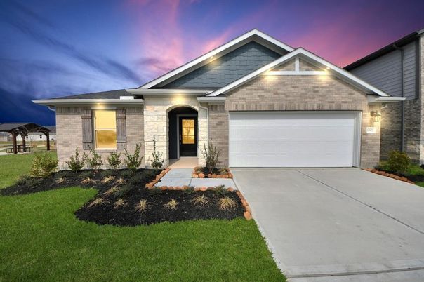 Attached, Exterior, Facade, American Craftsman