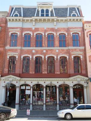Exterior, Facade, Brick Facade, Rowhouse