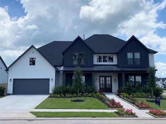 Attached, Exterior, Facade, Farmhouse