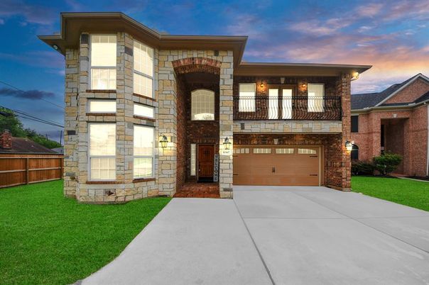 Attached, Exterior, Facade, Modern