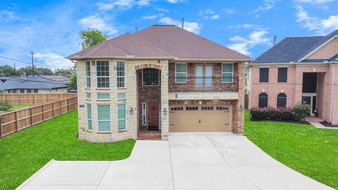 Attached, Exterior, Facade, Brick Facade, Brick Traditional