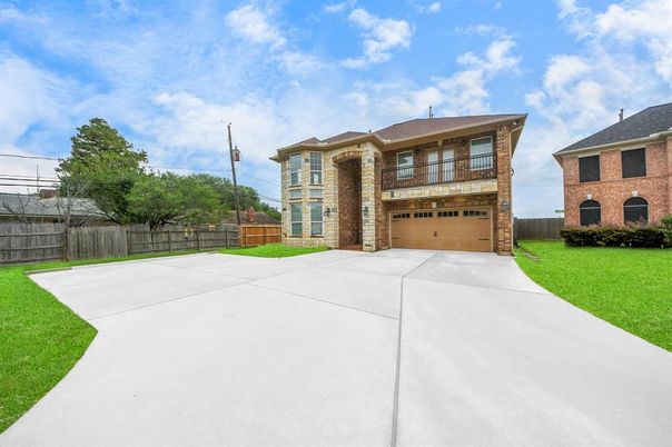 Attached, Backyard, Exterior, Facade, Brick Facade, Modern
