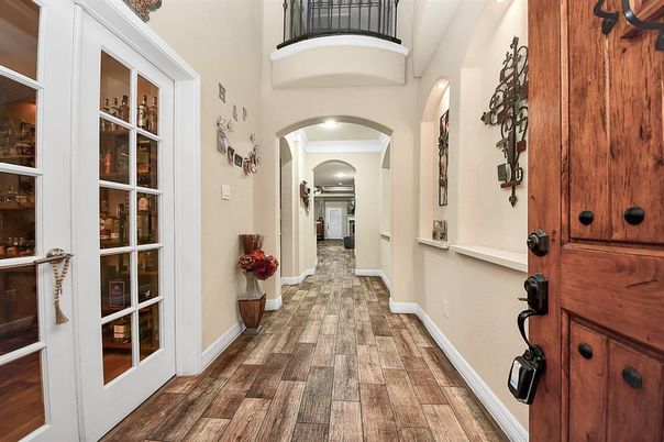 Interior, Recessed Lighting, Wood Texture Flooring