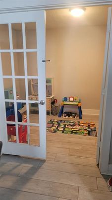Interior, Recessed Lighting, Wood Texture Flooring