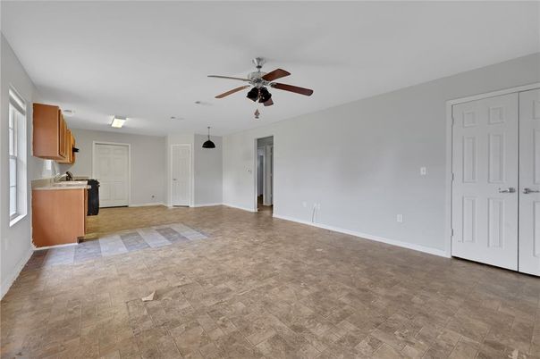 Empty room, Interior