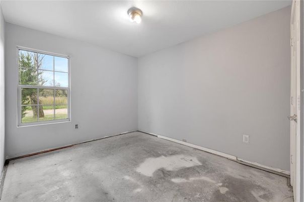 Empty room, Interior