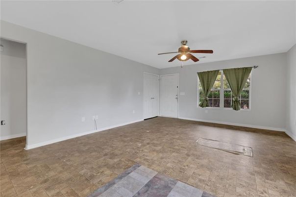 Empty room, Interior