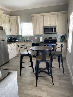 Dining room, Interior, Kitchen, Stainless Steel Appliances, Wood Texture Flooring
