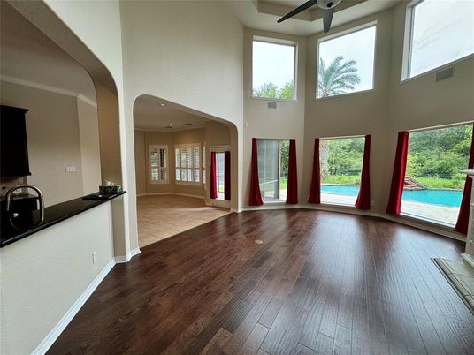 Interior, Recessed Lighting, Wood Texture Flooring