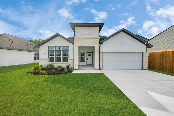 Attached, Exterior, Facade, Farmhouse
