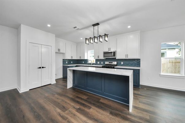 Interior, Kitchen, Pendant Lights, Recessed Lighting, Wood Texture Flooring
