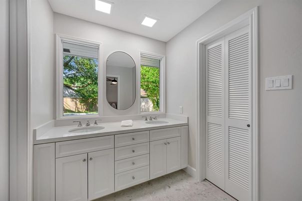 Bathroom, Dual Sink Vanities, Interior, Recessed Lighting