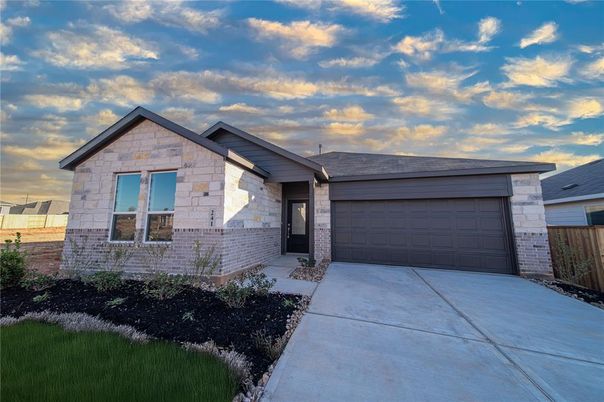 Attached, Exterior, Facade, American Craftsman