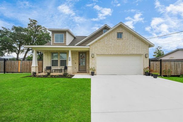 Attached, Exterior, Facade, Brick Facade, American Craftsman