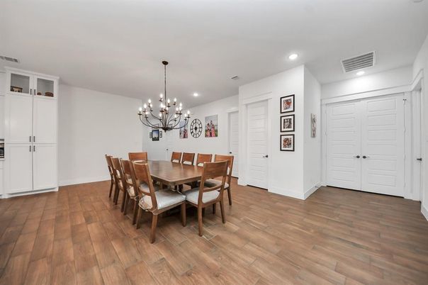 Chandelier, Dining room, Interior, Pendant Lights, Recessed Lighting, Wood Texture Flooring
