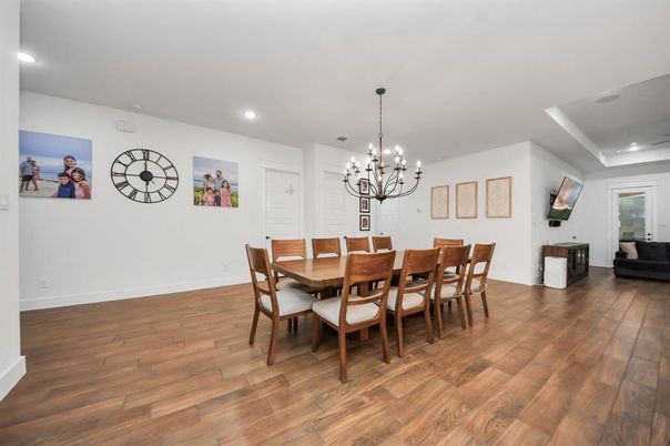 Chandelier, Dining room, Interior, Recessed Lighting, Wood Texture Flooring