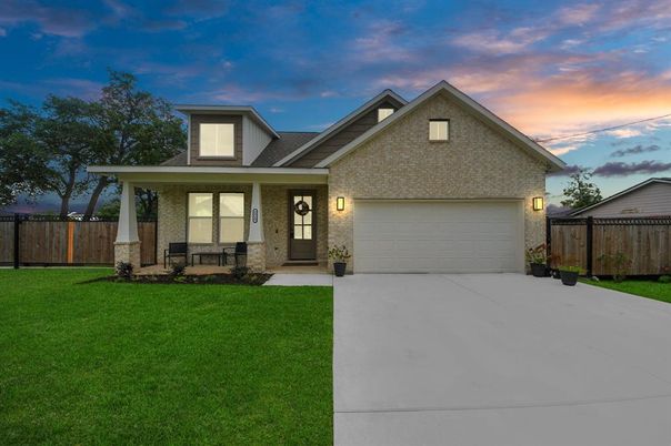 Attached, Exterior, Facade, Brick Traditional