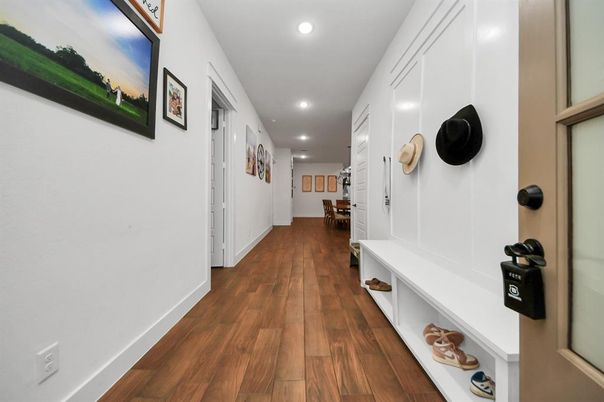 Interior, Recessed Lighting, Wood Texture Flooring