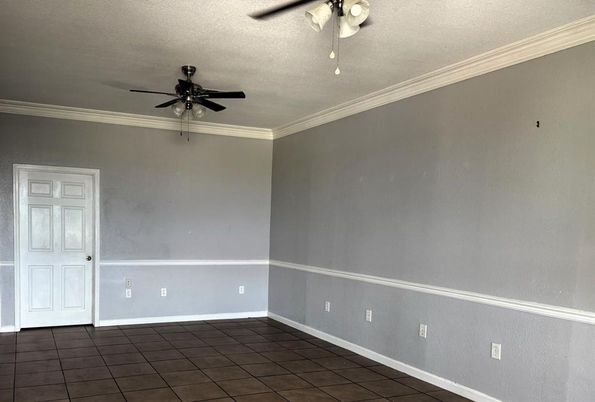 Empty room, Interior