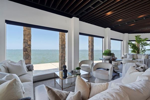 Interior, Living room, Water