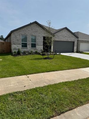 Attached, Backyard, Exterior, Facade, Brick Facade, Ranch