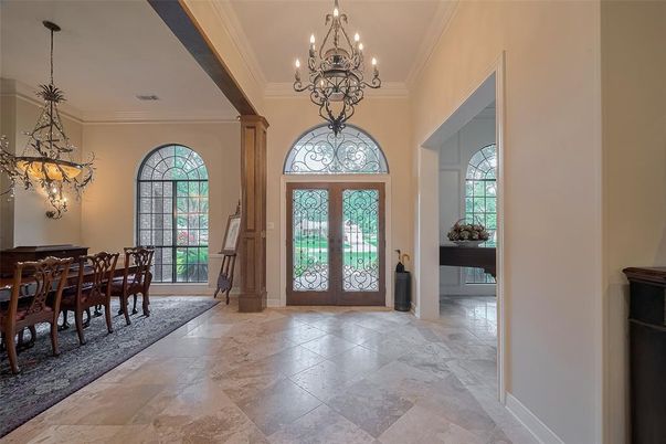 Chandelier, Dining room, Interior, Pendant Lights