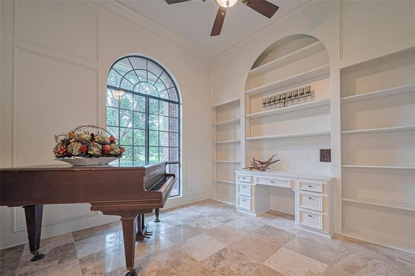 Interior, Piano