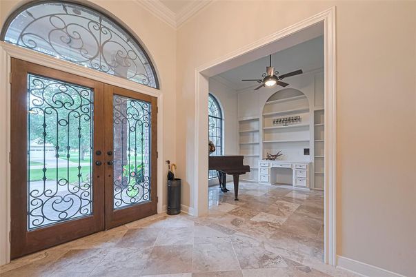Interior, Piano