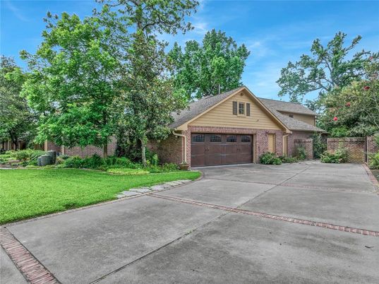 Attached, Exterior, Facade, Brick Facade, Ranch