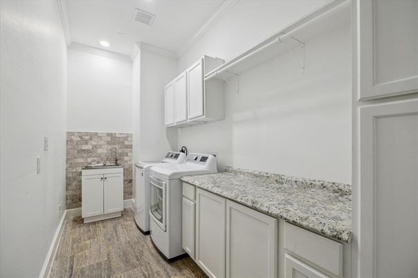Interior, Recessed Lighting, Washer, Wood Texture Flooring