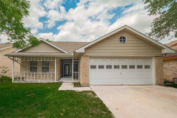 Attached, Exterior, Facade, Brick Facade, Ranch