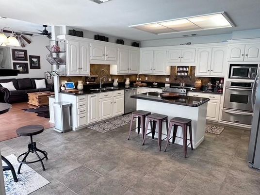 Interior, Kitchen, Living room, Stainless Steel Appliances