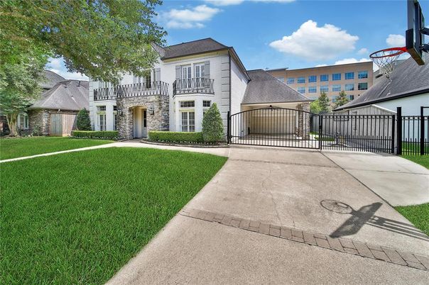 Backyard, Exterior, Facade, French Provincial