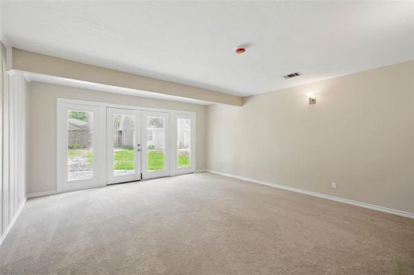 Empty room, Interior