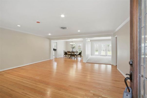 Chandelier, Dining room, Interior, Recessed Lighting, Wood Texture Flooring